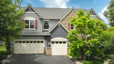 2665 Mc Duffee Cir, North Aurora, IL 60542