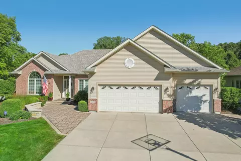 25030 Runyard Way E, Trevor, WI 53179