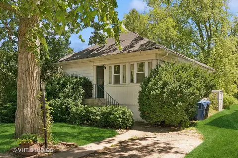 Exterior - 411 Randolph St, Glencoe, IL 60022 photo 2 of 6
