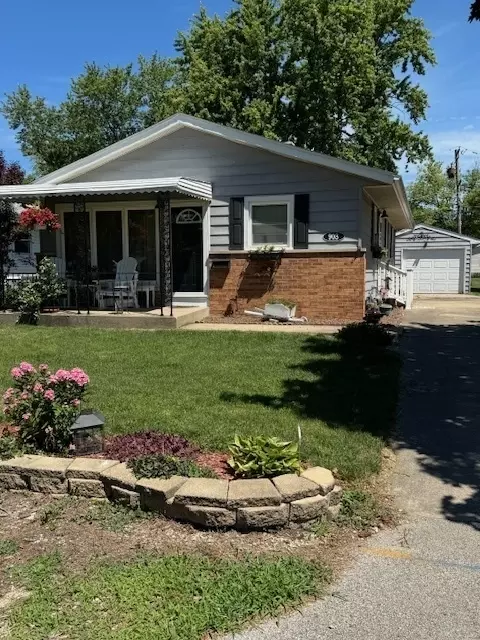 903 E Chestnut St, Pontiac, IL 61764
