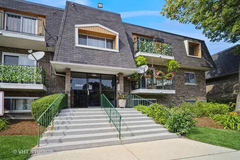 3854 S Parkway Dr #2A, Northbrook, IL 60062