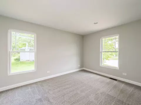 Bedroom - 960 Hillcrest Blvd, Hoffman Estates, IL 60169 photo 2 of 4