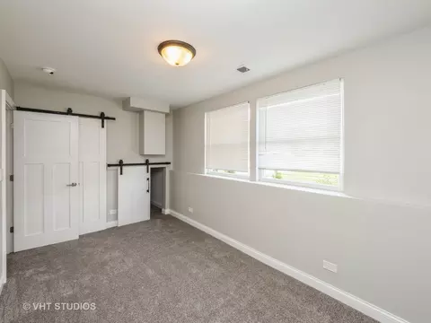 Bedroom - 960 Hillcrest Blvd, Hoffman Estates, IL 60169 photo 4 of 4