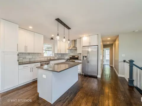 Kitchen - 960 Hillcrest Blvd, Hoffman Estates, IL 60169 photo 1 of 2