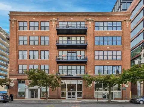 215 N Aberdeen St #313A, Chicago, IL 60607
