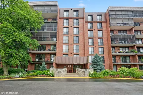 125 Acacia Cir #103E, Indian Head Park, IL 60525