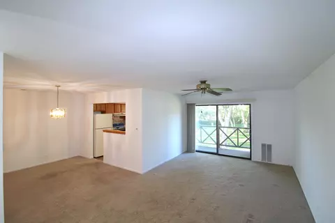 1033 Harbour Ct #2A, Wheeling, IL 60090 photo 2