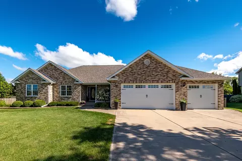 1000 Fox Trail Ln, Somonauk, IL 60552