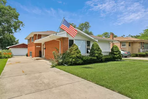 8824 S 55th Ct, Oak Lawn, IL 60453