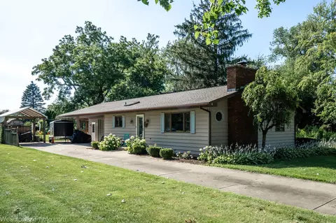418 N Wilmette Ave, Westmont, IL 60559