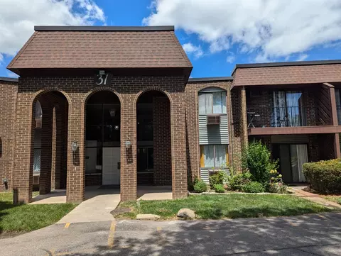 31 Washington Blvd #102, Mundelein, IL 60060