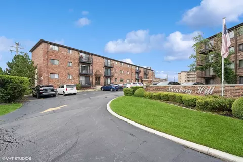6820 W Raven St #3B, Chicago, IL 60631