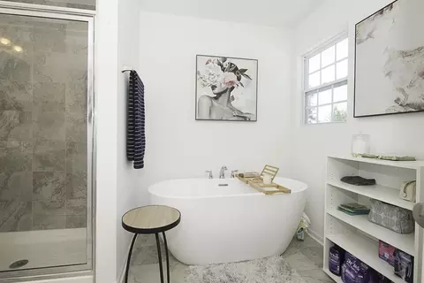 Bath - 6804 Whisper Glen Dr, Plainfield, IL 60586 photo 2 of 5