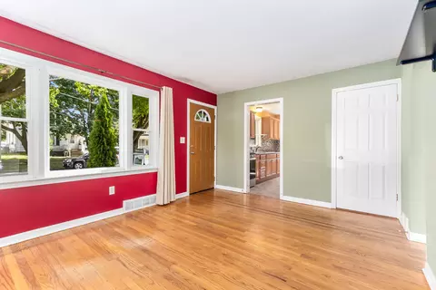 602 Mountain St, Aurora, IL 60505 photo 5