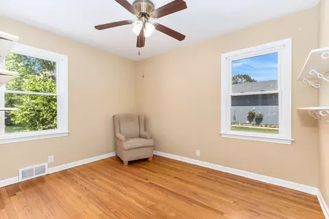 602 Mountain St, Aurora, IL 60505 photo 9
