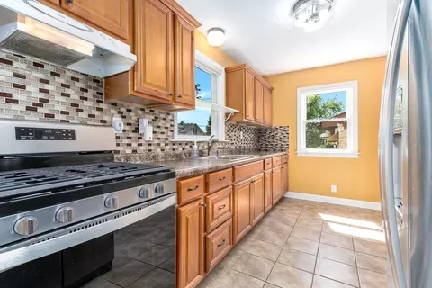 602 Mountain St, Aurora, IL 60505 photo 4