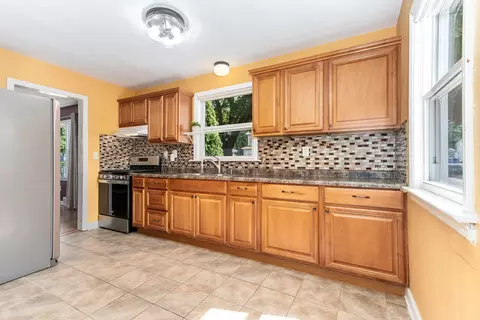 602 Mountain St, Aurora, IL 60505 photo 3