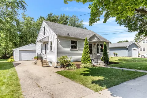602 Mountain St, Aurora, IL 60505 photo 2