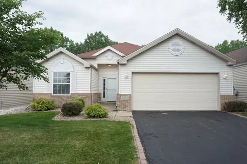 8184 Pointe Dr, Crown Point, IN 46307