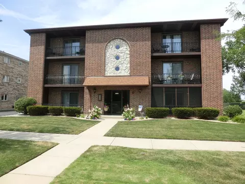 8124 168th Pl #2W, Tinley Park, IL 60477