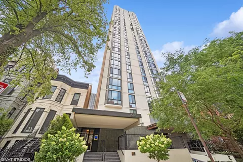 1530 N Dearborn Pkwy #3S, Chicago, IL 60610