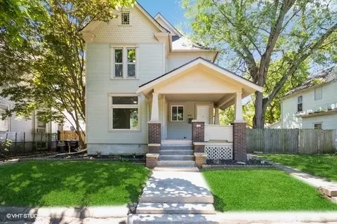 811 E Jefferson, Bloomington, IL 61701