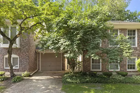 250 Stone Manor Cir, Batavia, IL 60510