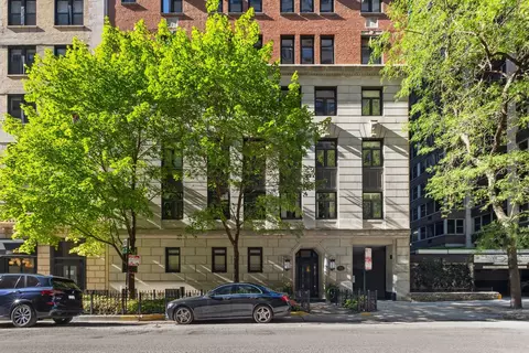 222 E Chestnut St #10B, Chicago, IL 60611