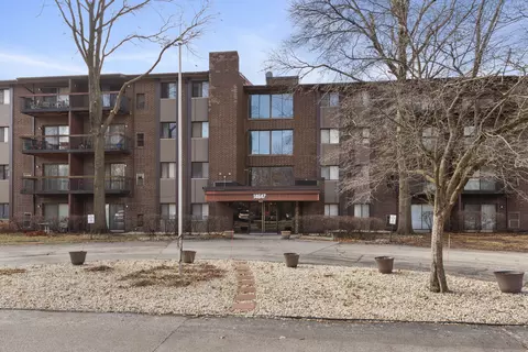 14647 Greenwood Rd #212, Dolton, IL 60419
