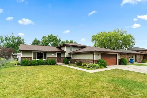 320 Palmor Dr, Ottawa, IL 61350