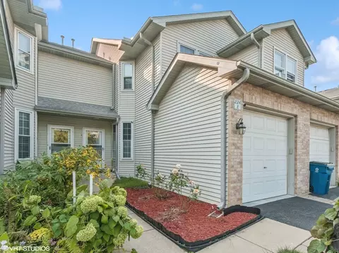 224 N Walnut St #E, Bensenville, IL 60106