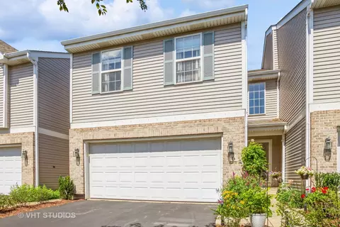6 Colonial Ct, Streamwood, IL 60107