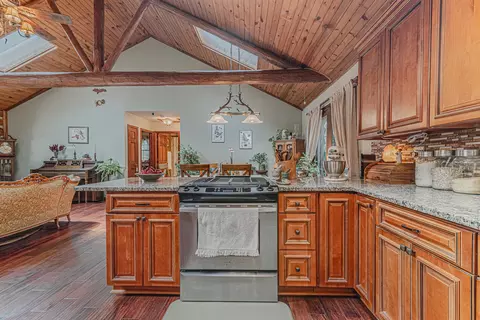 Kitchen - 12 N216 Berner Dr, Elgin, IL 60120 photo 3 of 4