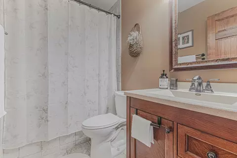 Bath - 12 N216 Berner Dr, Elgin, IL 60120 photo 2 of 4
