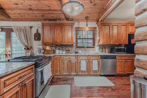 Kitchen - 12 N216 Berner Dr, Elgin, IL 60120 photo 2 of 4