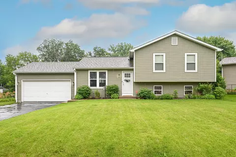 191 Lakewood Dr, Antioch, IL 60002