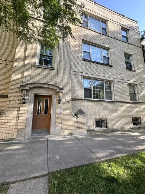 2821 W Rosemont Ave #2, Chicago, IL 60659