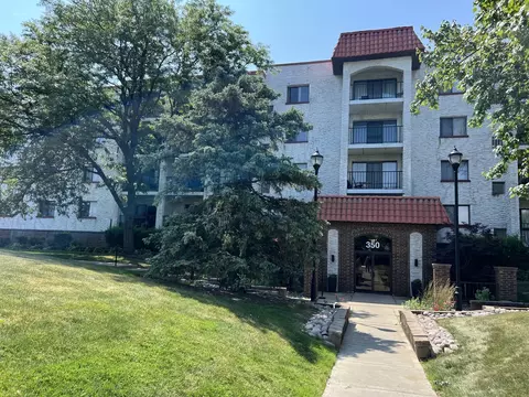 350 Plum Creek Dr #409, Wheeling, IL 60090