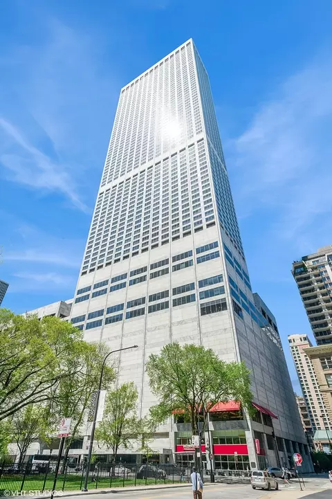 180 E Pearson St #5405, Chicago, IL 60611