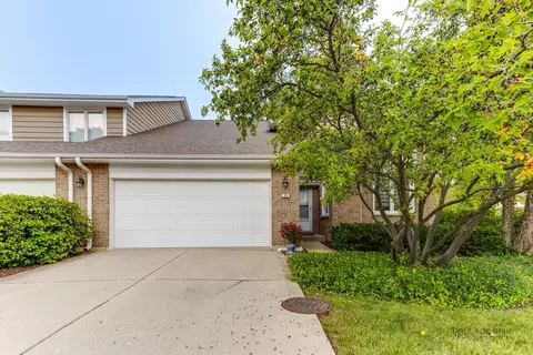 86 Woodstone Dr, Buffalo Grove, IL 60089