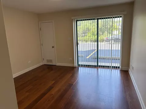 Living - 3265 Kirchoff Rd #128, Rolling Meadows, IL 60008 photo 3 of 3