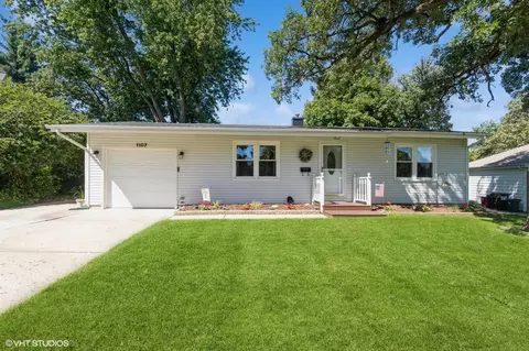 1107 N Cumberland Cir, Mchenry, IL 60050