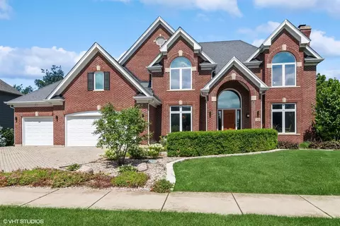 782 Fox Run Dr, Geneva, IL 60134