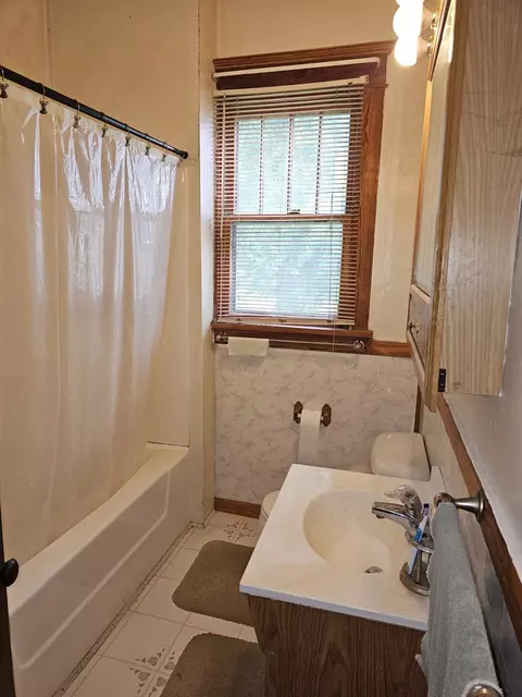 Bath - 208 3rd Ave, Rock Falls, IL 61071 photo 2 of 2