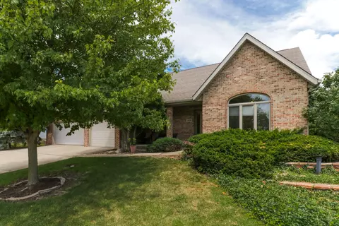 2801 Kolby Ct, Bloomington, IL 61704