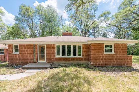 3235 E Red Oak Ln, Crete, IL 60417