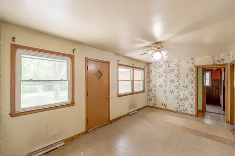 Living - 3235 E Red Oak Ln, Crete, IL 60417 photo 3 of 6