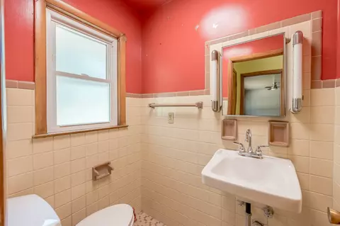 Bath - 3235 E Red Oak Ln, Crete, IL 60417 photo 4 of 4