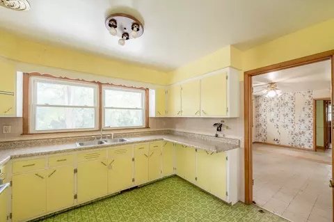 Kitchen - 3235 E Red Oak Ln, Crete, IL 60417 photo 1 of 2