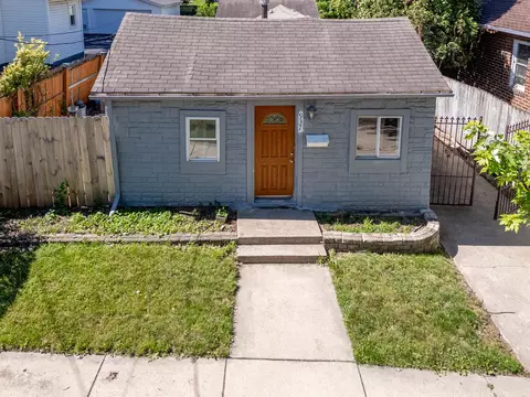 937 Kane St, Aurora, IL 60505